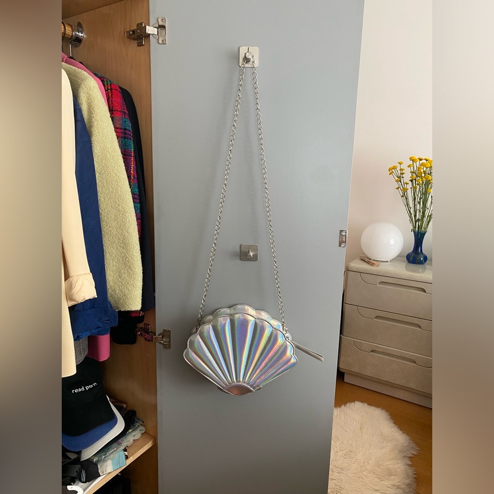 Silver Shell Shaped Purse with Chain Strap